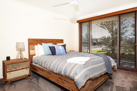 Shores - Pet-Friendly - 1 Min Walk To Beach - Yamba Accommodation 3