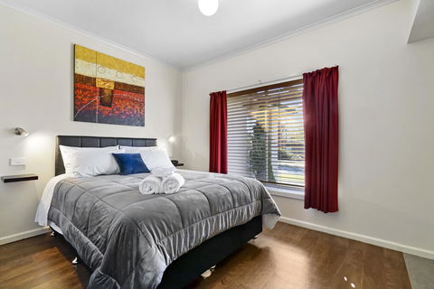 Short Stays Gippsland Trafalgar - Yamba Accommodation 1