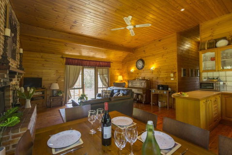 Silky Oak Cottage - Yamba Accommodation 2
