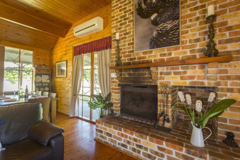 Silky Oak Cottage - Yamba Accommodation 3