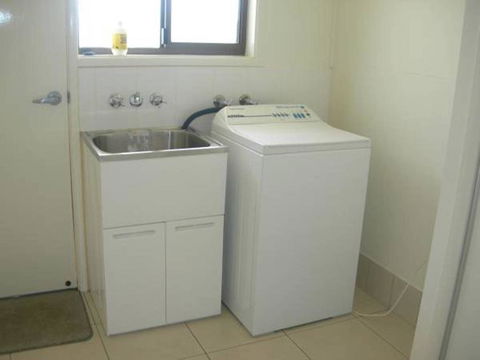Sinclair - Rainbow Beach, Modern Beach House Close To Everything, Free Wi-Fi - Yamba Accommodation 1