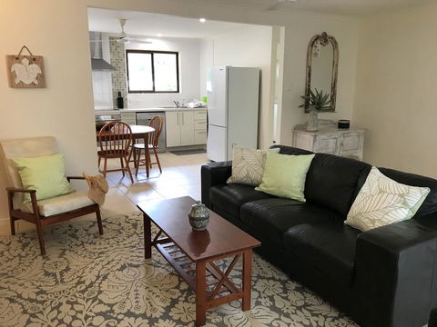 Sinclair - Rainbow Beach, Modern Beach House Close To Everything, Free Wi-Fi - Yamba Accommodation 3