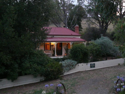 Sinnamons Cottage - Yamba Accommodation 0