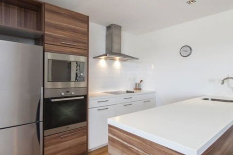 SKY GARDEN SUNSET RIVER VIEW NETFLIX WINE PARKING - Yamba Accommodation 3