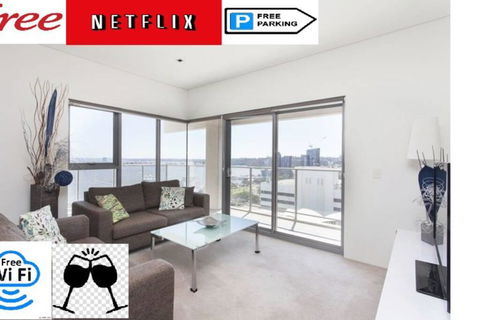 SKY GARDEN SUNSET RIVER VIEW NETFLIX WINE PARKING - Yamba Accommodation 0