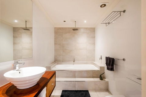 Sky Quay 6 - Yamba Accommodation 1