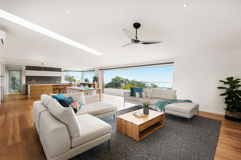 Skyluxe Luxury Retreat With Water Views And Deluxe Interior From Every Room - Yamba Accommodation 0