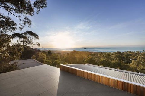 Skyluxe Luxury Retreat With Water Views And Deluxe Interior From Every Room - Yamba Accommodation 1