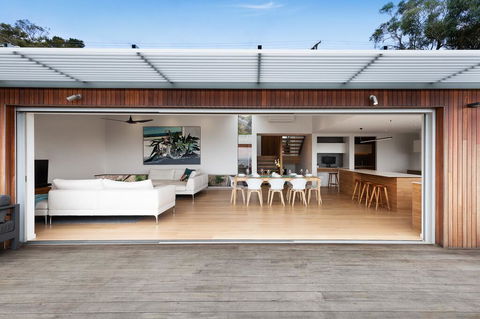 Skyluxe Luxury Retreat With Water Views And Deluxe Interior From Every Room - Yamba Accommodation 3