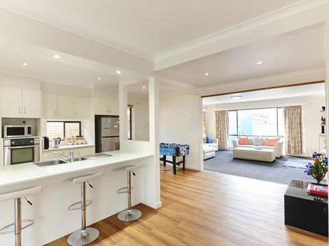 Skymirror Villa - Yamba Accommodation 3