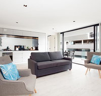 Sleek modern apartment in the heart of Manly - Yamba Accommodation