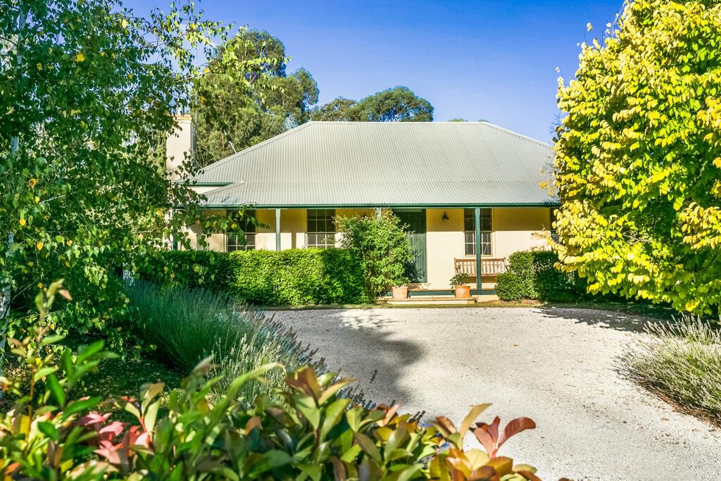 Macquarie Pass NSW Yamba Accommodation