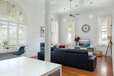 Spacious 2-bed, 2-bath Home With Parking And Balcony - Yamba Accommodation 0