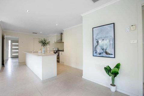 Spacious Lovely 5Beds Home@Point Cook - Yamba Accommodation 3