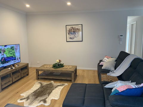 Spacious Rooms Home-Stay With Free Wifi - Yamba Accommodation 0