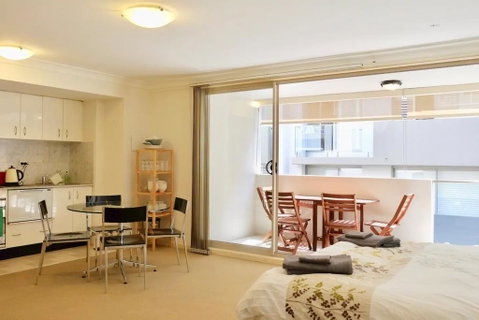 Spacious Studio By The Beach In Manly - Yamba Accommodation 0