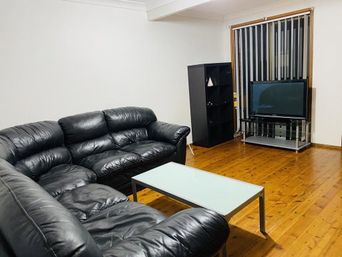 Spacious Townhouse In Wollongong - Yamba Accommodation 1