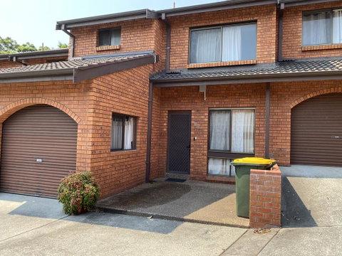 Spacious Townhouse In Wollongong - Yamba Accommodation 3