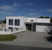 Spectacular Holiday Living - Yamba Accommodation