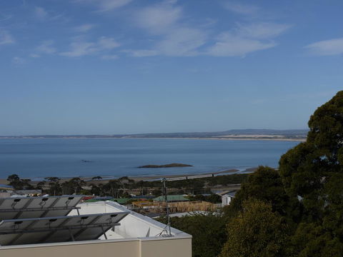 Spectacular Holiday Living - Yamba Accommodation 2