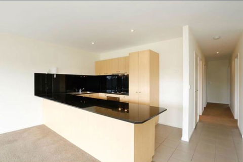 Spectacular River Views In Fabulous Footscray. - Yamba Accommodation 3