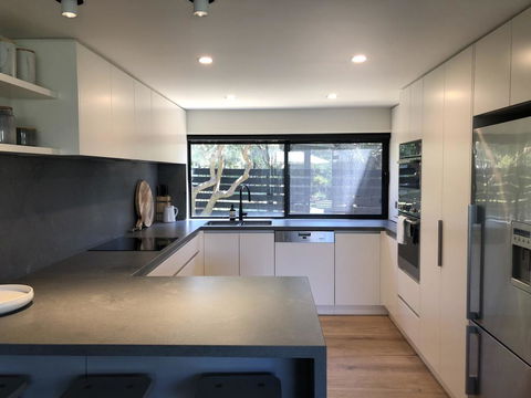 Spray Point Beach House: Entertaining Deck - Yamba Accommodation 2