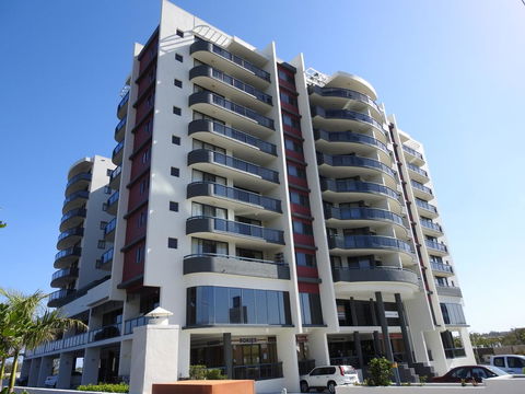 Springwood Tower Apartment Hotel - Yamba Accommodation 0