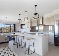 STELLAVISTA - 4 bedrooms free wifi views - Yamba Accommodation