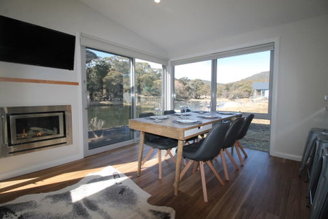 Stillwater Chalet B- Lake Crackenback - Yamba Accommodation 1