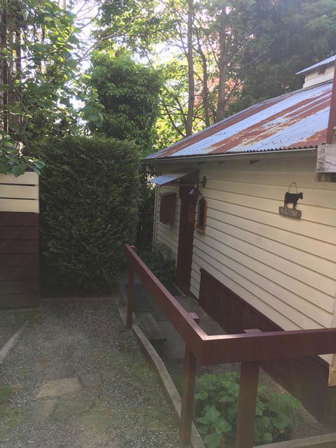 Stone's Throw Cottage Bed And Breakfast - Yamba Accommodation 3