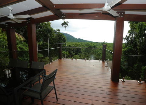 Stonewood Views - Yamba Accommodation 0