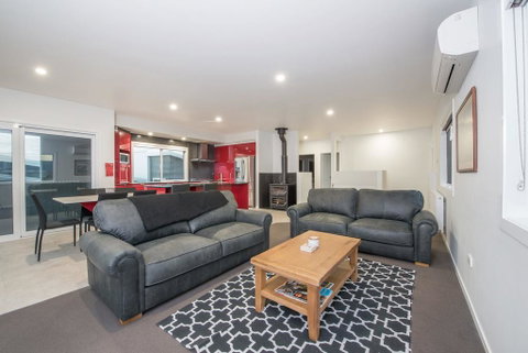 Stratton Summit 4- Modern, Sophisticated Style With Lake And Mountain Views - Yamba Accommodation 0