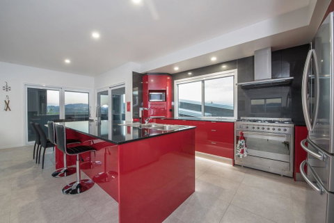 Stratton Summit 4- Modern, Sophisticated Style With Lake And Mountain Views - Yamba Accommodation 2
