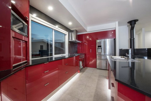 Stratton Summit 4- Modern, Sophisticated Style With Lake And Mountain Views - Yamba Accommodation 3