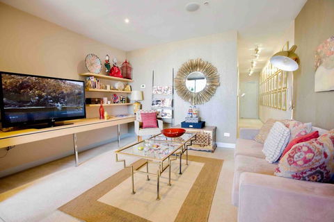 Stylish 1 Bedroom Apartment Amazing City Views - Yamba Accommodation 2