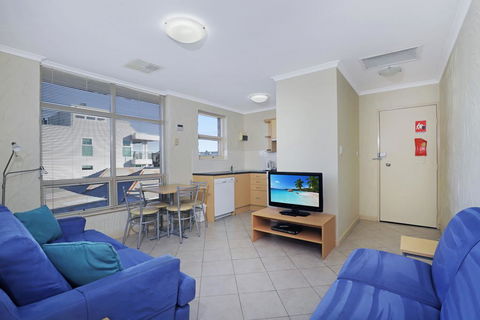 Stylish Comfortable 2 Bdrm Glenelg North - Yamba Accommodation 0