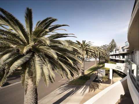 Stylish Island Getaway - BEACHFRONT APARTMENT - Yamba Accommodation 2