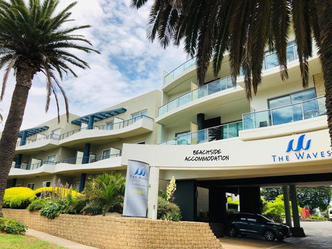 Stylish Island Getaway - BEACHFRONT APARTMENT - Yamba Accommodation 1