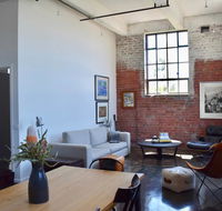 Stylish Warehouse Conversion In The Heart of Fitzroy - Yamba Accommodation