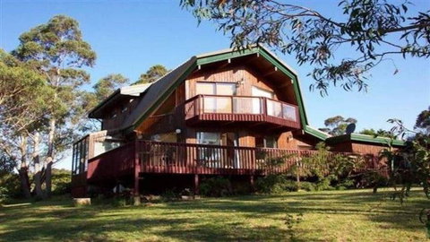 Sublime Cedar Lodge Leura - Yamba Accommodation 0