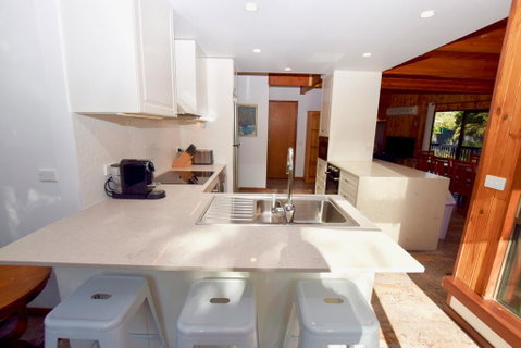 Sublime Cedar Lodge Leura - Yamba Accommodation 2
