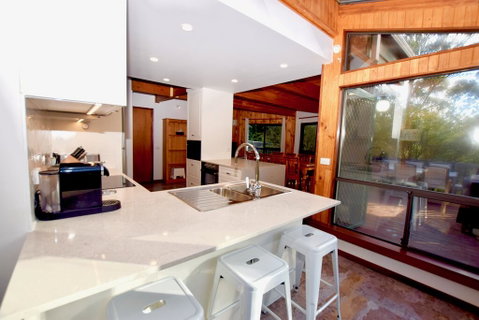 Sublime Cedar Lodge Leura - Yamba Accommodation 3