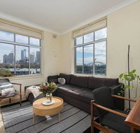 Sun-filled Apartment with Stunning Harbour Views H353