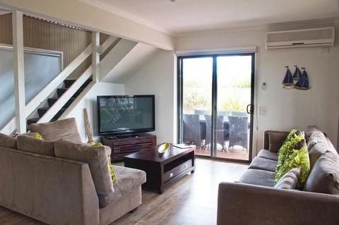 Sunderland Retreat Phillip Island - Yamba Accommodation 2