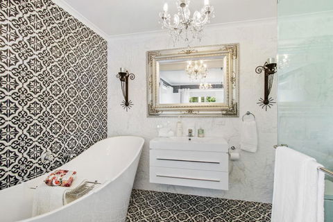 SUNNYDELL - Yamba Accommodation 0