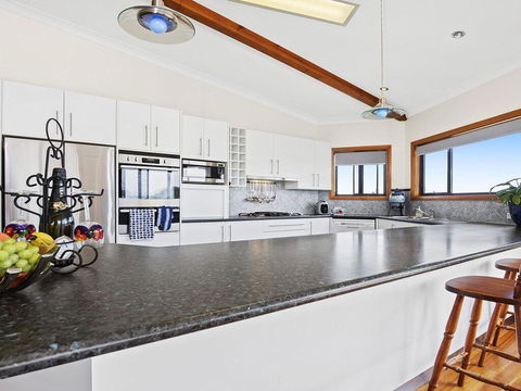 SunRay On Orama - Spacious With Great Views - Yamba Accommodation 1