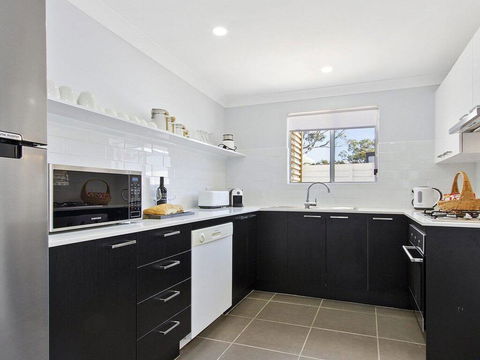 Sunset Beach - Situated Between Two Beaches And A Lake - Yamba Accommodation 2