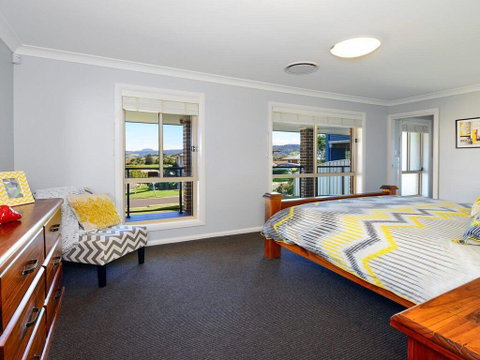 Sunset Over Neptune - Pet Friendly, 5 Min To Beach - Yamba Accommodation 3