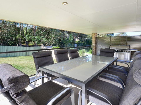 Sunset Over Neptune - Pet Friendly, 5 Min To Beach - Yamba Accommodation 1