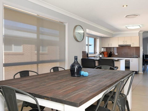 Sunset Over Neptune - Pet Friendly, 5 Min To Beach - Yamba Accommodation 2